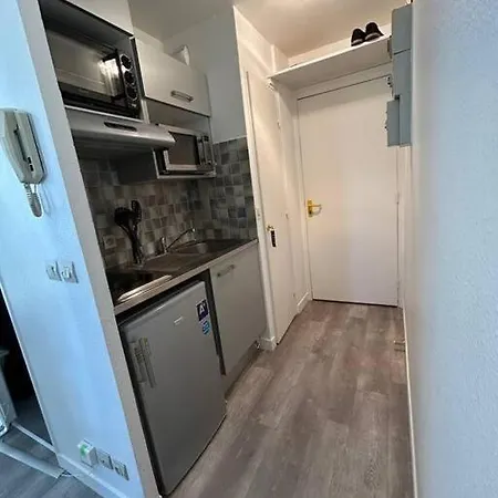 La Casa Copernic - Functional Studio Apartment *